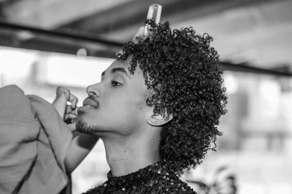 Comment réaliser un maquillage naturel pour camoufler les imperfections?