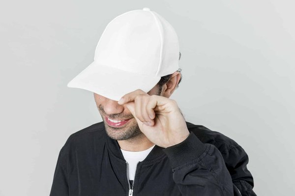 Les casquettes tendance de cette saison : styles et choix incontournables